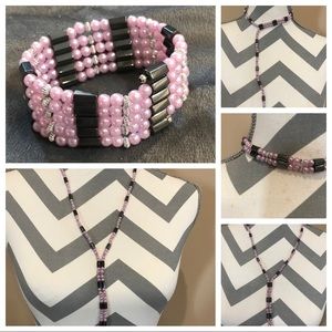 Magnetic necklace or bracelet